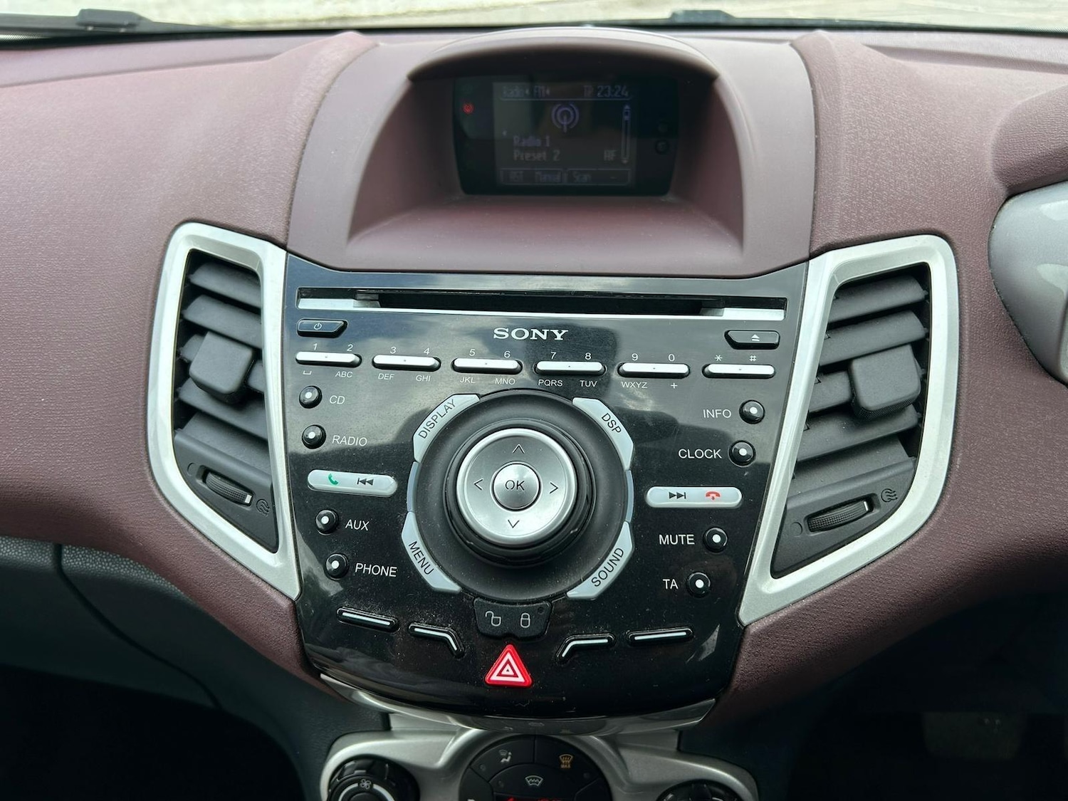 Used Ford Fiesta 2011 for sale - 76989848: Photo 24