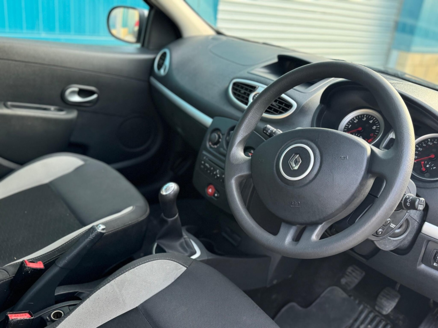 Used Renault Clio 2010 for sale - 76632847: Photo 14