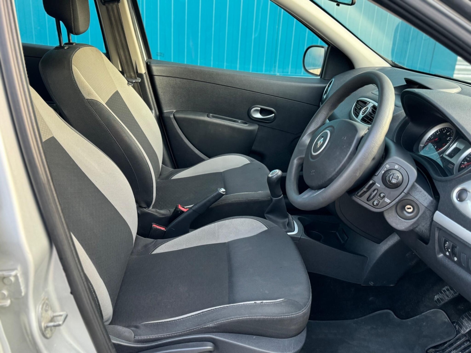 Used Renault Clio 2010 for sale - 76632847: Photo 16