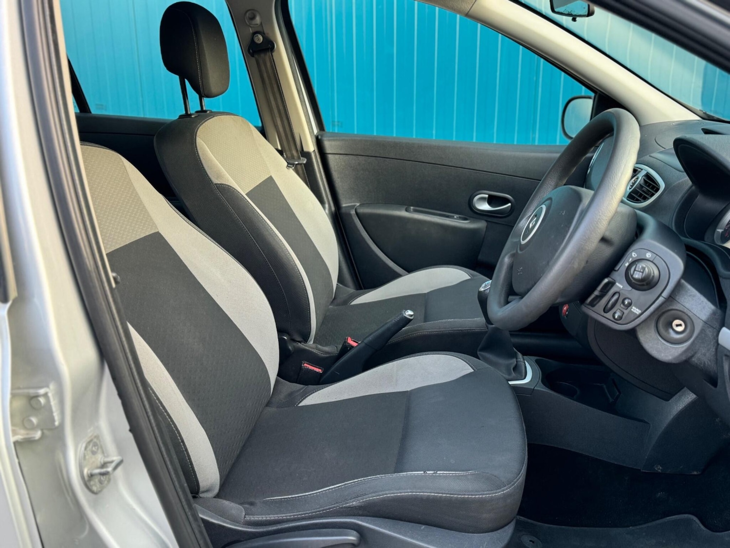 Used Renault Clio 2010 for sale - 76632847: Photo 17