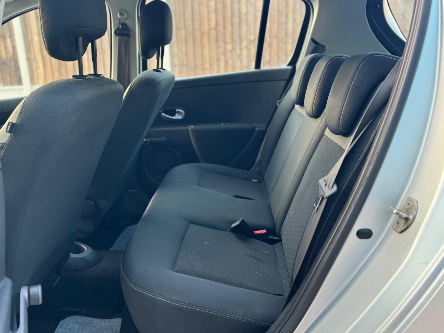 Used Renault Clio 2010 for sale - 76632847: Photo 19