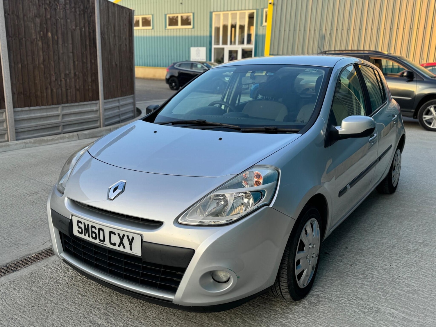 Used Renault Clio 2010 for sale - 76632847: Photo 3