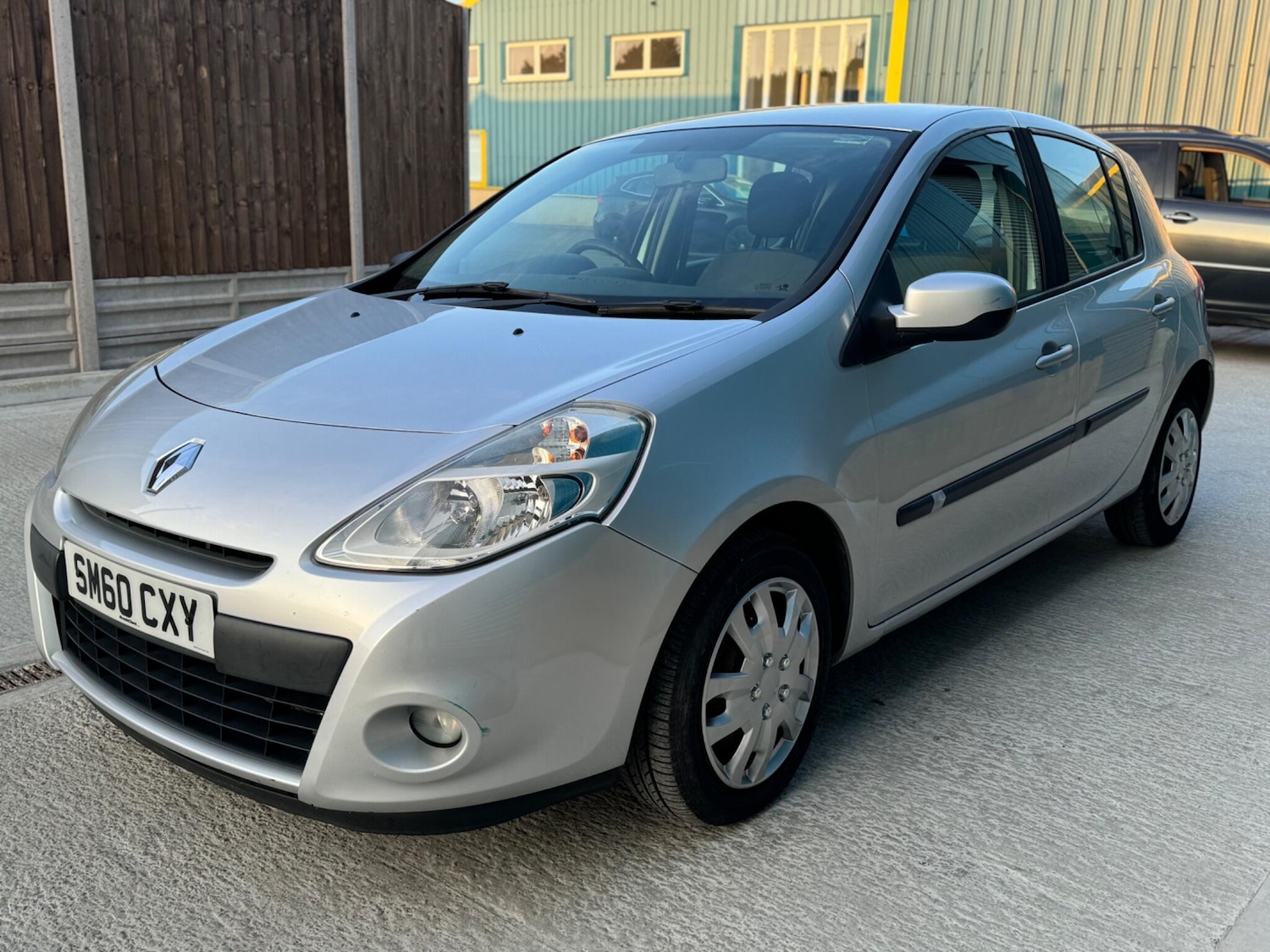 Used Renault Clio 2010 for sale - 76632847: Photo 9