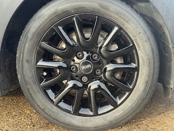 Used MINI Hatch 2018 for sale - 76696371: Photo