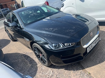 Used Jaguar XE 2017 for sale - 75658609: Photo