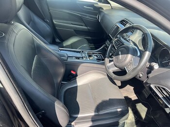 Used Jaguar XE 2017 for sale - 75658609: Photo