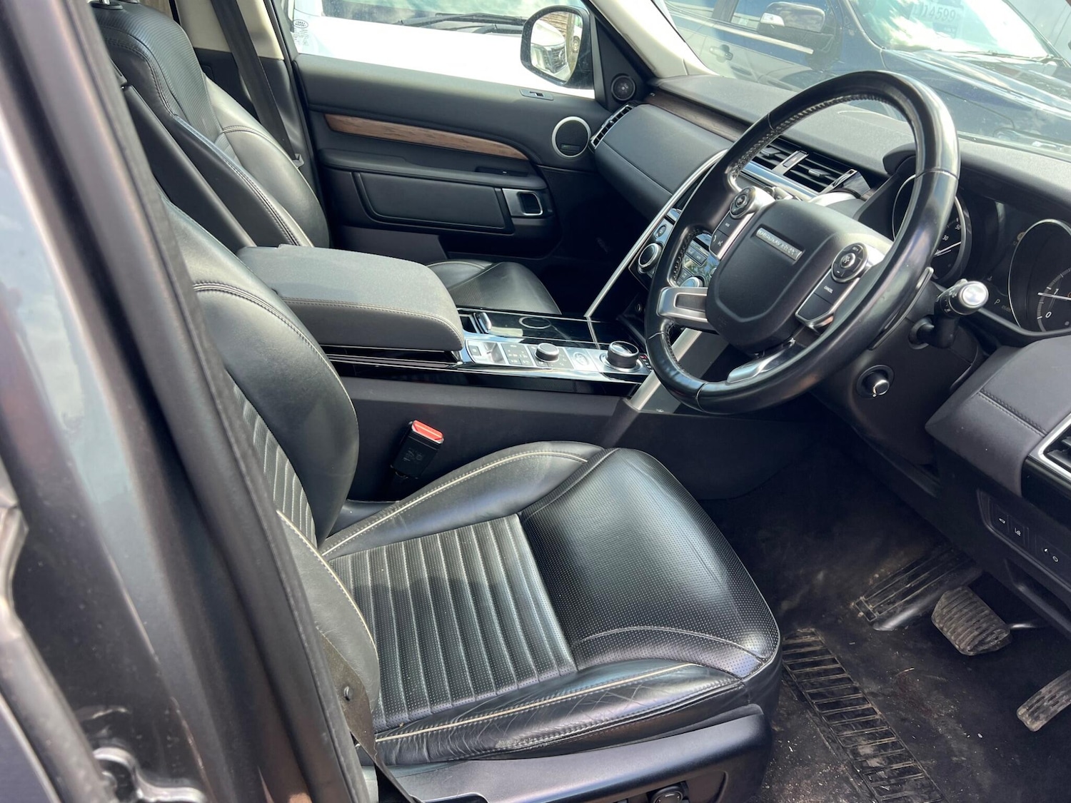 Used Land Rover Discovery 2017 for sale - 77330390: Photo 3