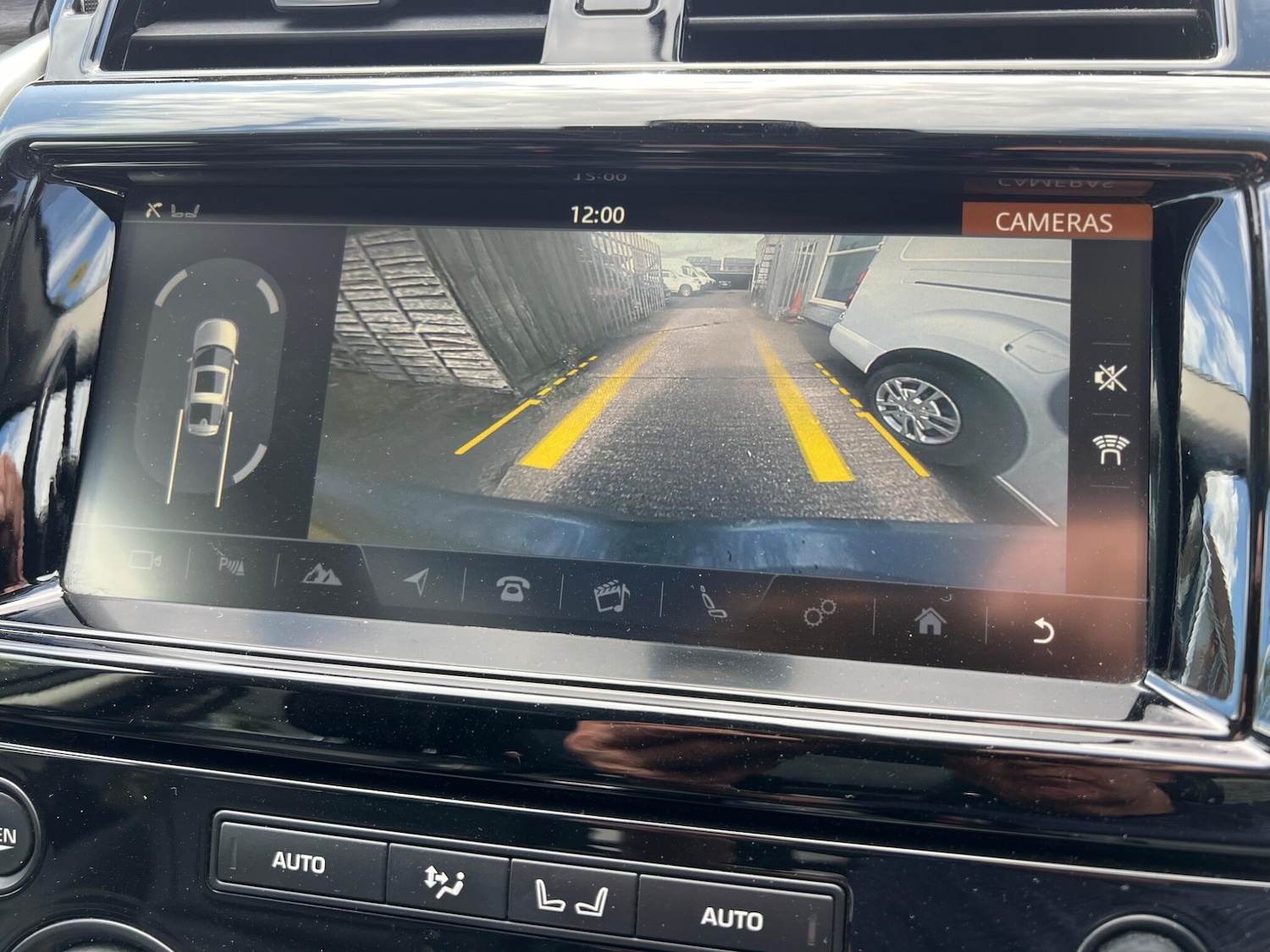 Used Land Rover Discovery 2017 for sale - 77330390: Photo 38