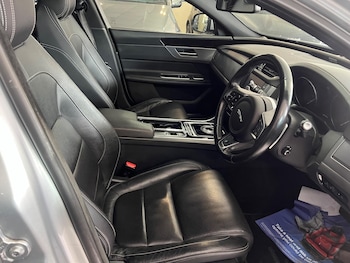 Used Jaguar XF 2018 for sale - 75532001: Photo
