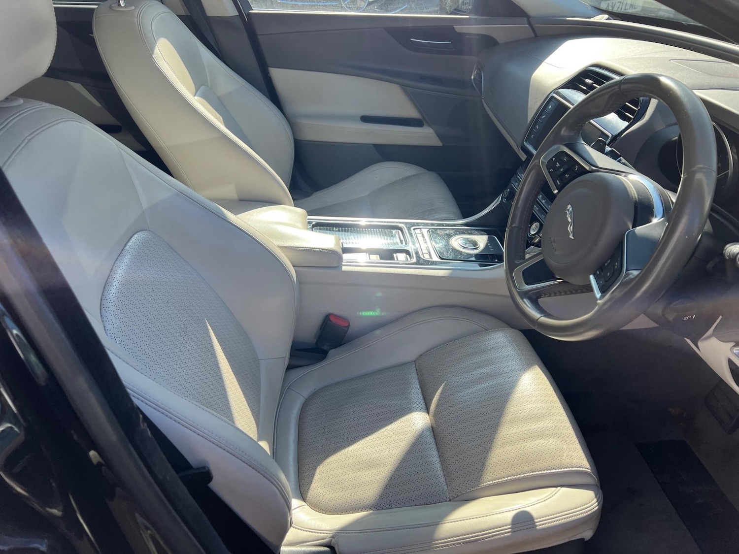 Used Jaguar XE 2018 for sale - 76573256: Photo 3