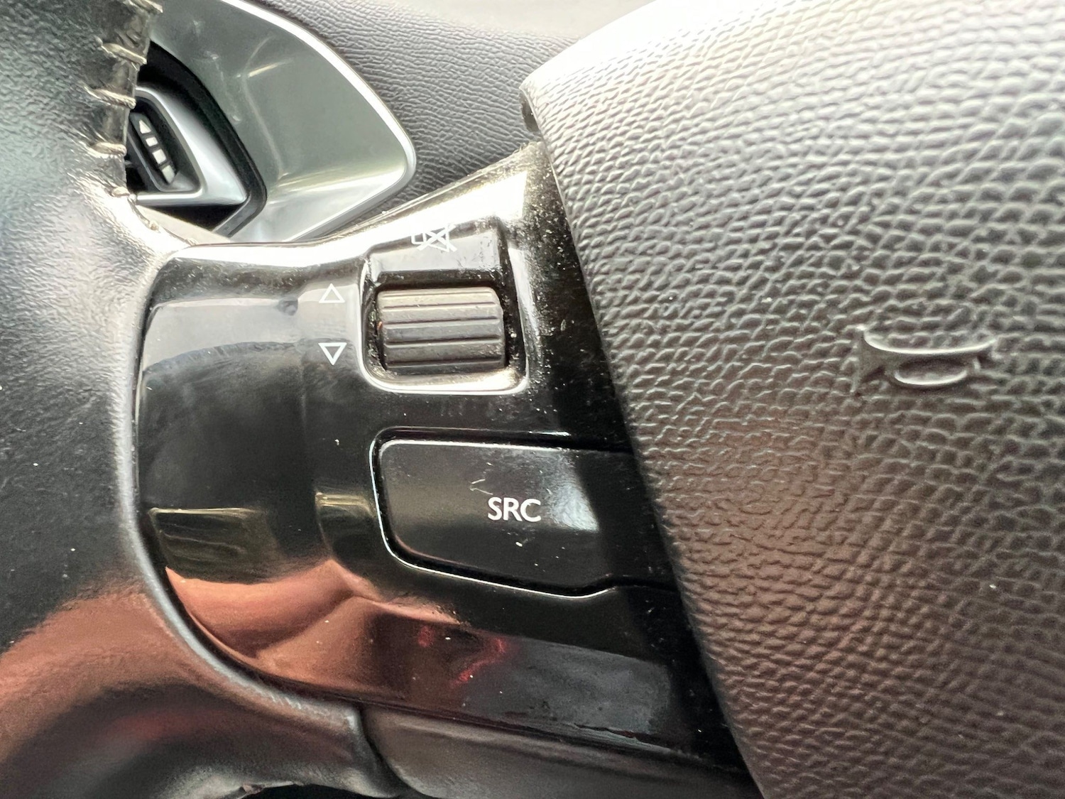 Used Peugeot 308 2017 for sale - 77218325: Photo 16