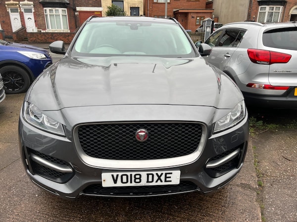Used Jaguar F-Pace 2018 for sale - 76247668: Photo 4
