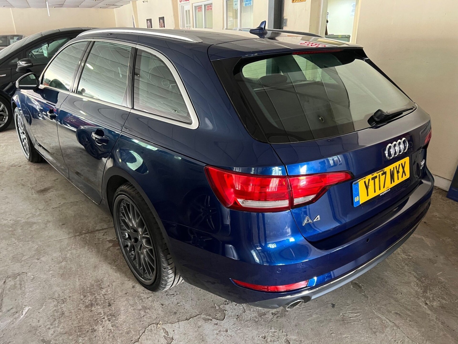 Used Audi A4 2017 for sale - 77640805: Photo 2