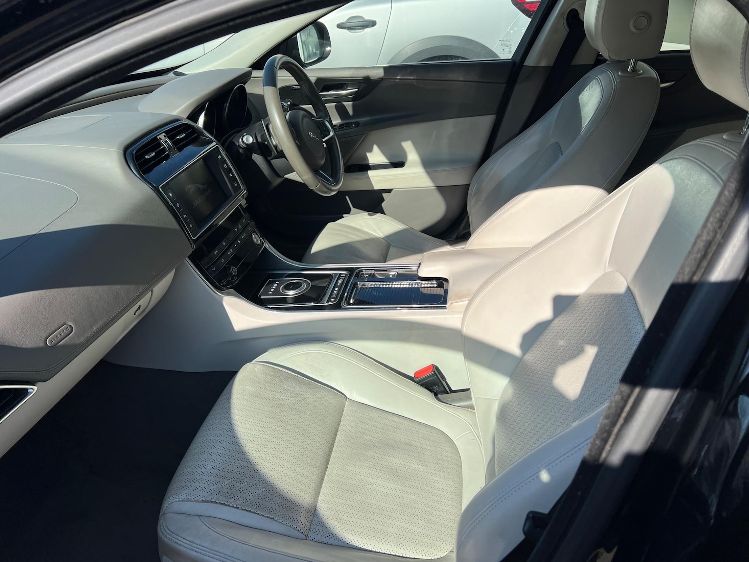 Used Jaguar XE 2018 for sale - 77218317: Photo 10