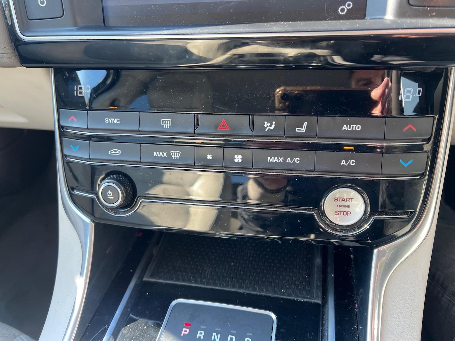 Used Jaguar XE 2018 for sale - 77218317: Photo 18