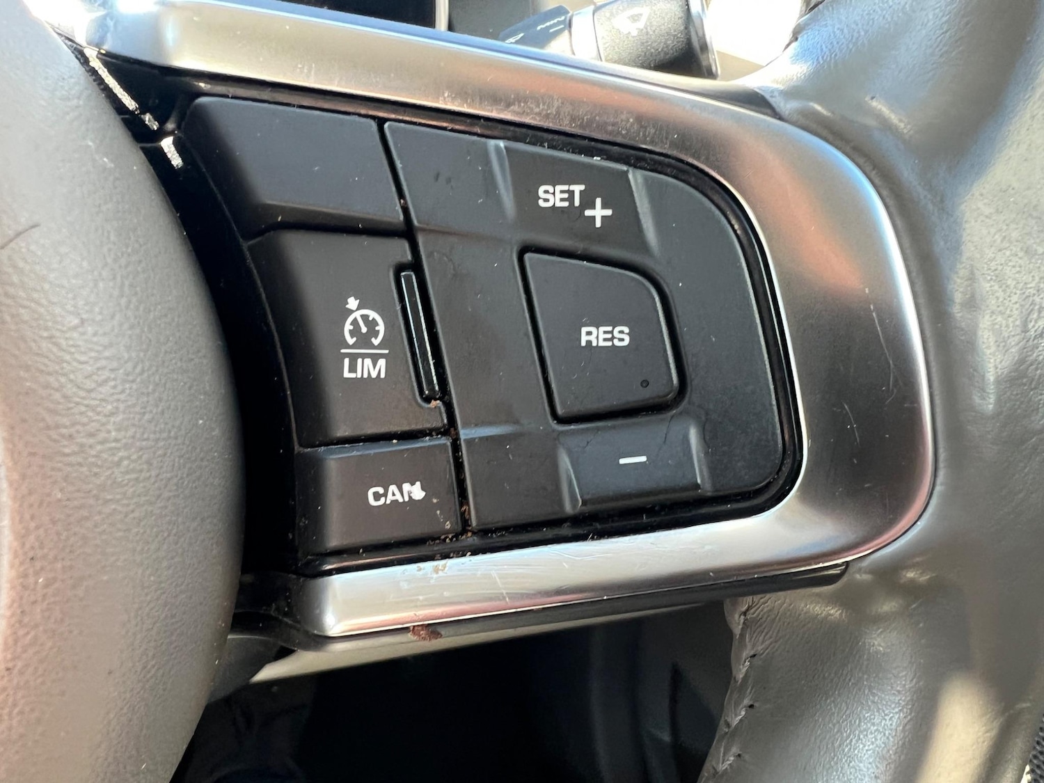 Used Jaguar XE 2018 for sale - 77218317: Photo 21