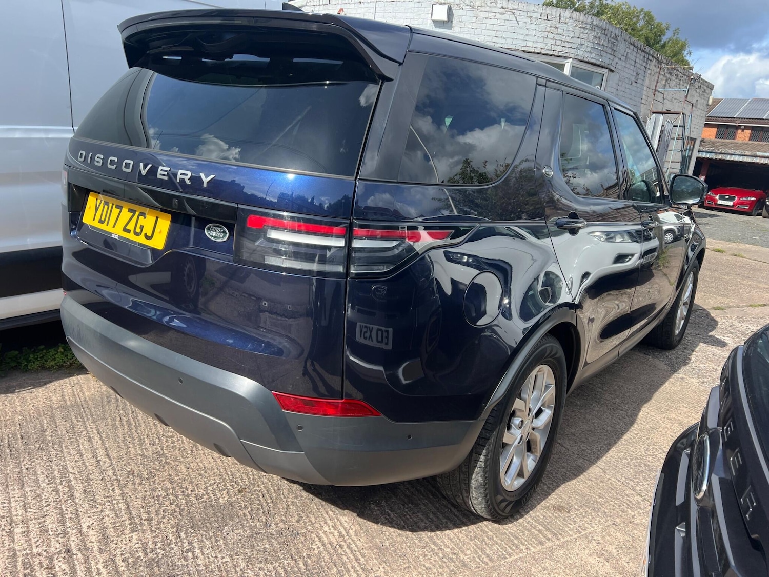 Used Land Rover Discovery 2017 for sale - 75977188: Photo 2