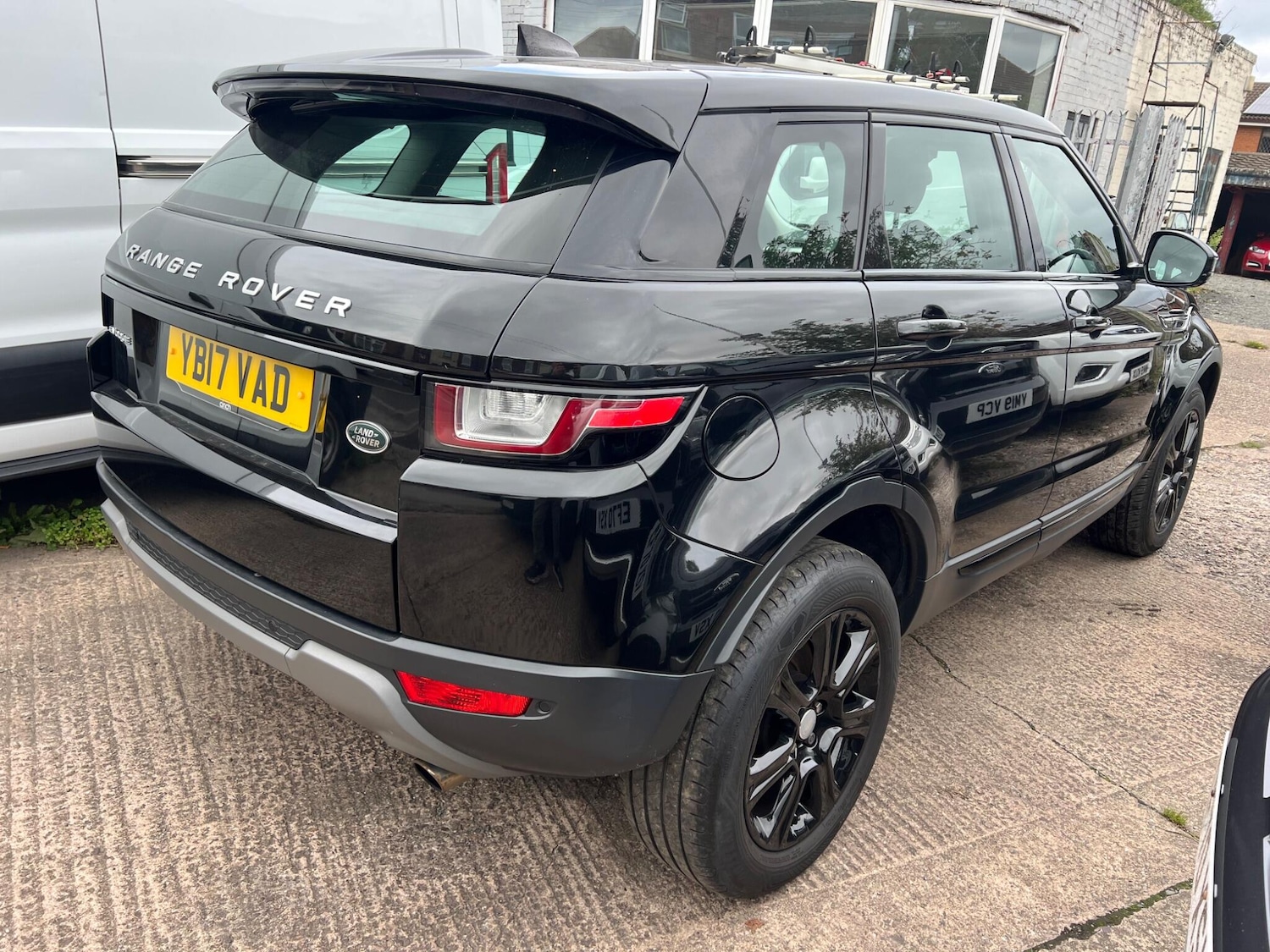Used Land Rover Range Rover Evoque 2017 for sale - 76020570: Photo 2