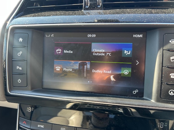 Used Jaguar XE 2018 for sale - 75095797: Photo 17