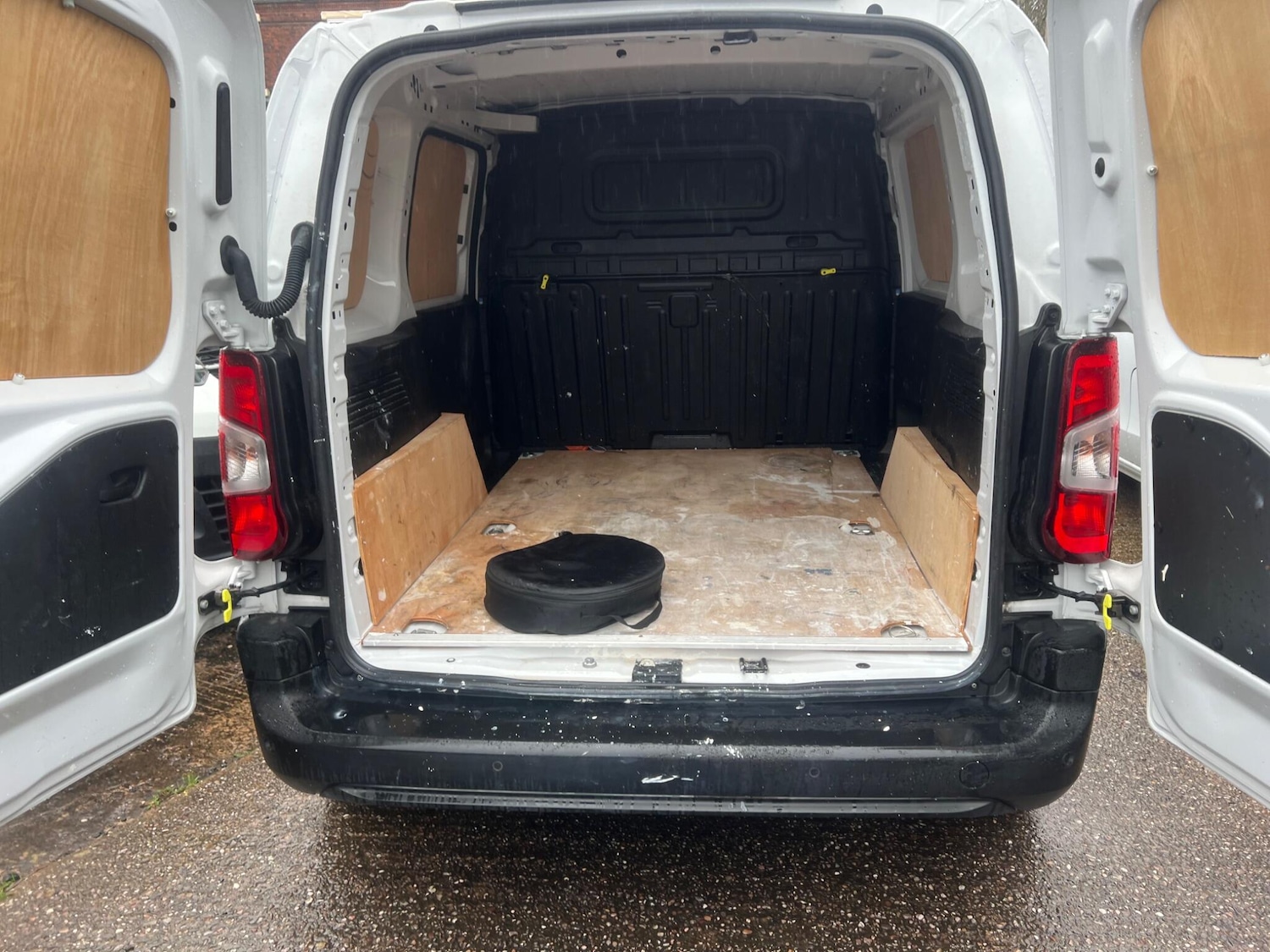 Used Peugeot Partner 2022 for sale - 77993957: Photo 11