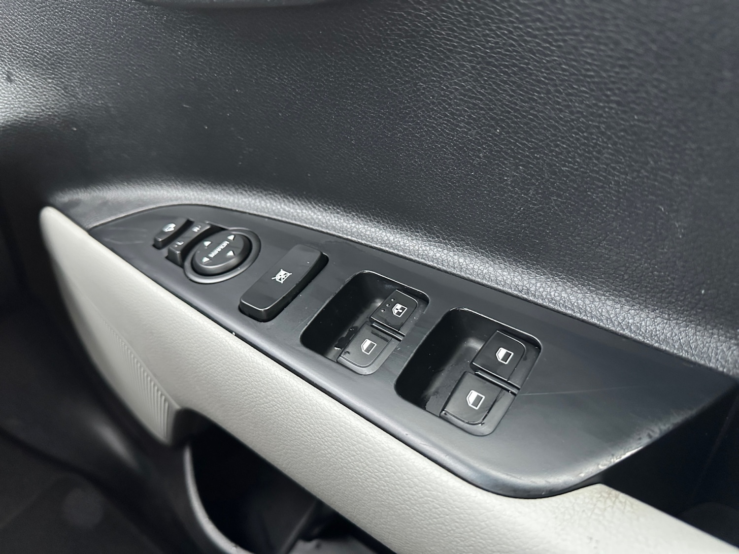 Used Kia Stonic 2019 for sale - 76533891: Photo 28