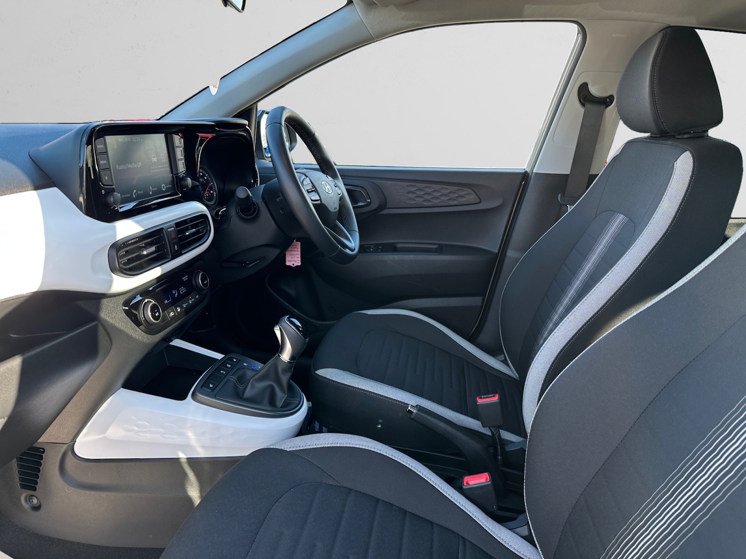 Used Hyundai i10 2023 for sale - 77353776: Photo 6