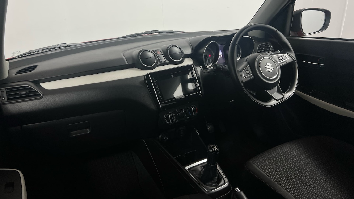 Used Suzuki Swift 2021 for sale - 78141160: Photo 2