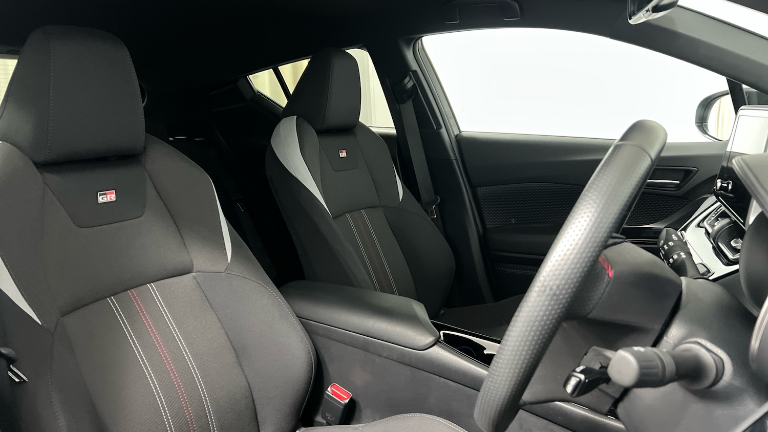 Used Toyota C-HR 2023 for sale - 77766670: Photo 12