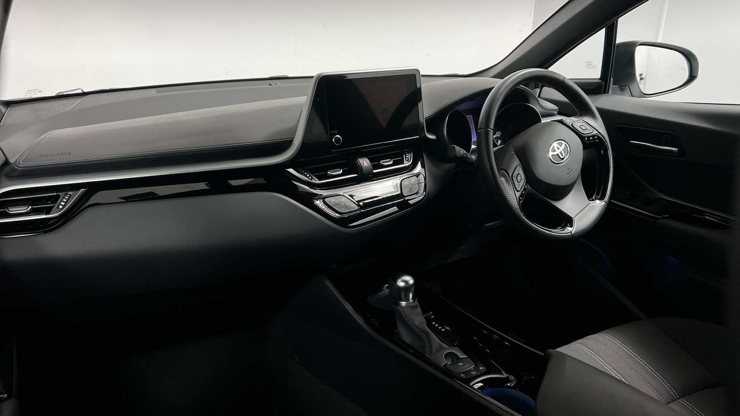 Used Toyota C-HR 2023 for sale - 77766670: Photo 2