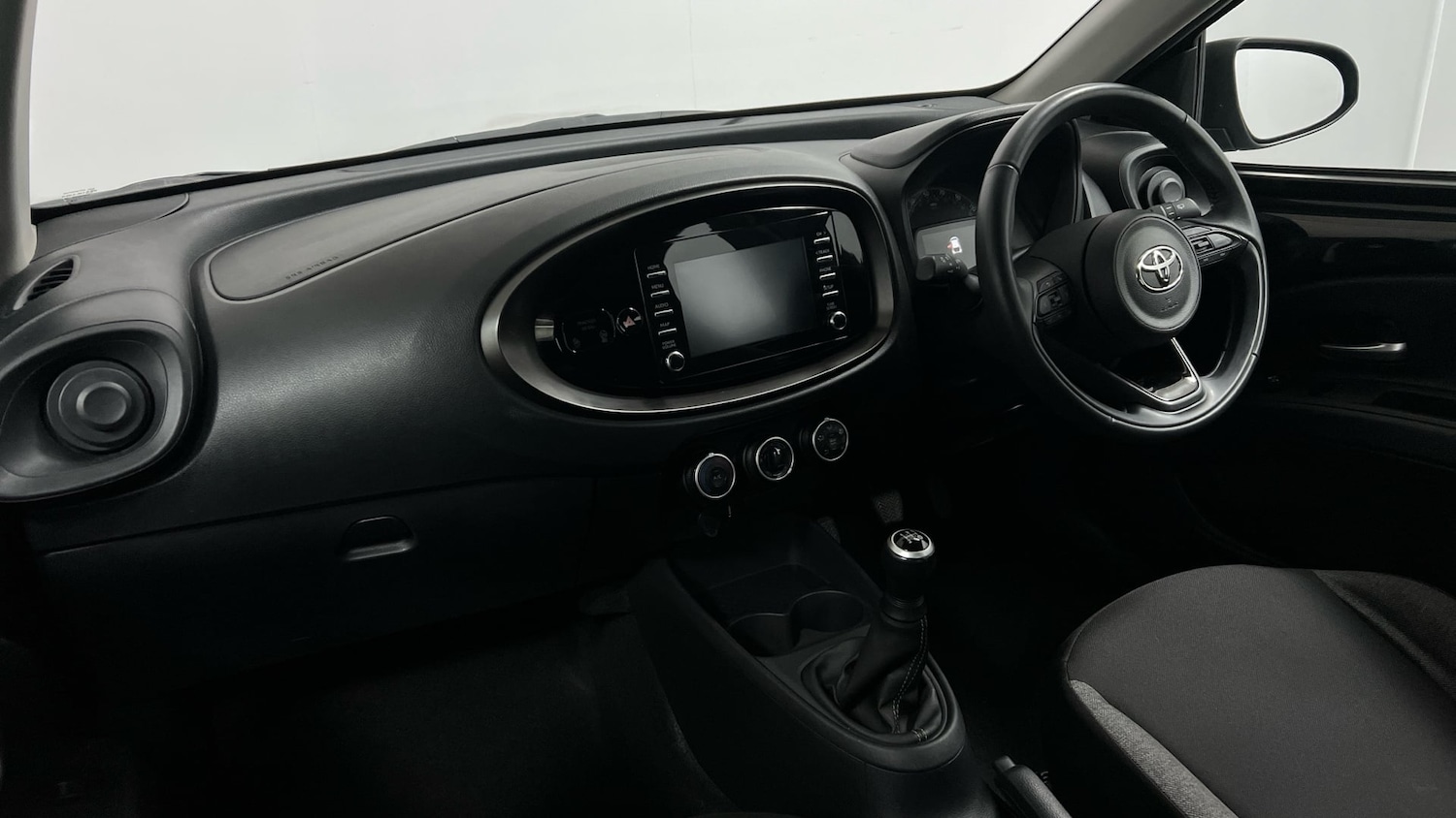 Used Toyota Aygo X 2022 for sale - 77342814: Photo 2