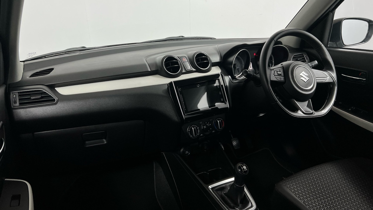 Used Suzuki Swift 2020 for sale - 76741441: Photo 2