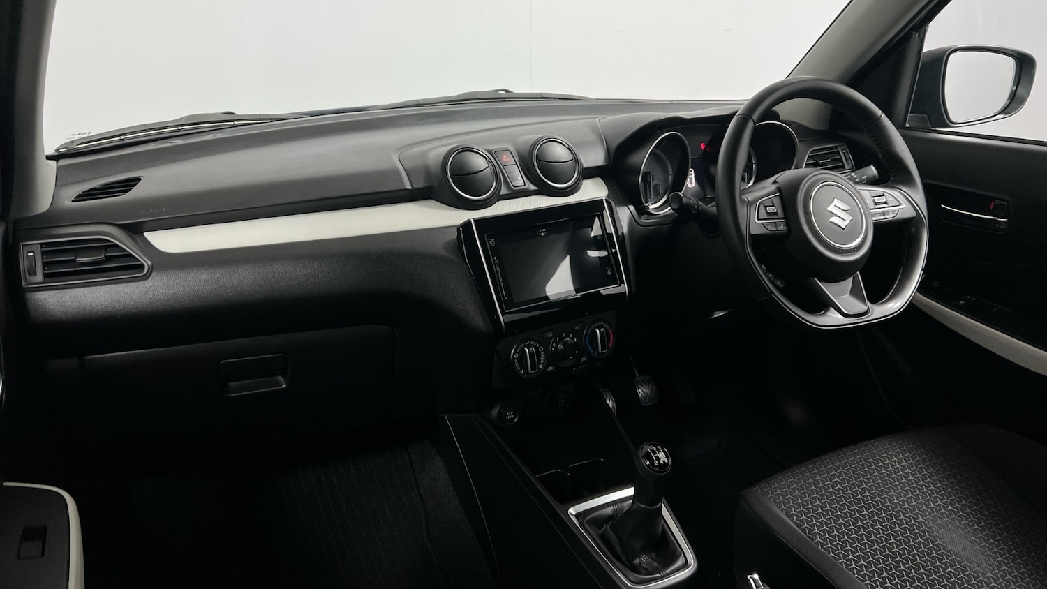 Used Suzuki Swift 2023 for sale - 76785331: Photo 2