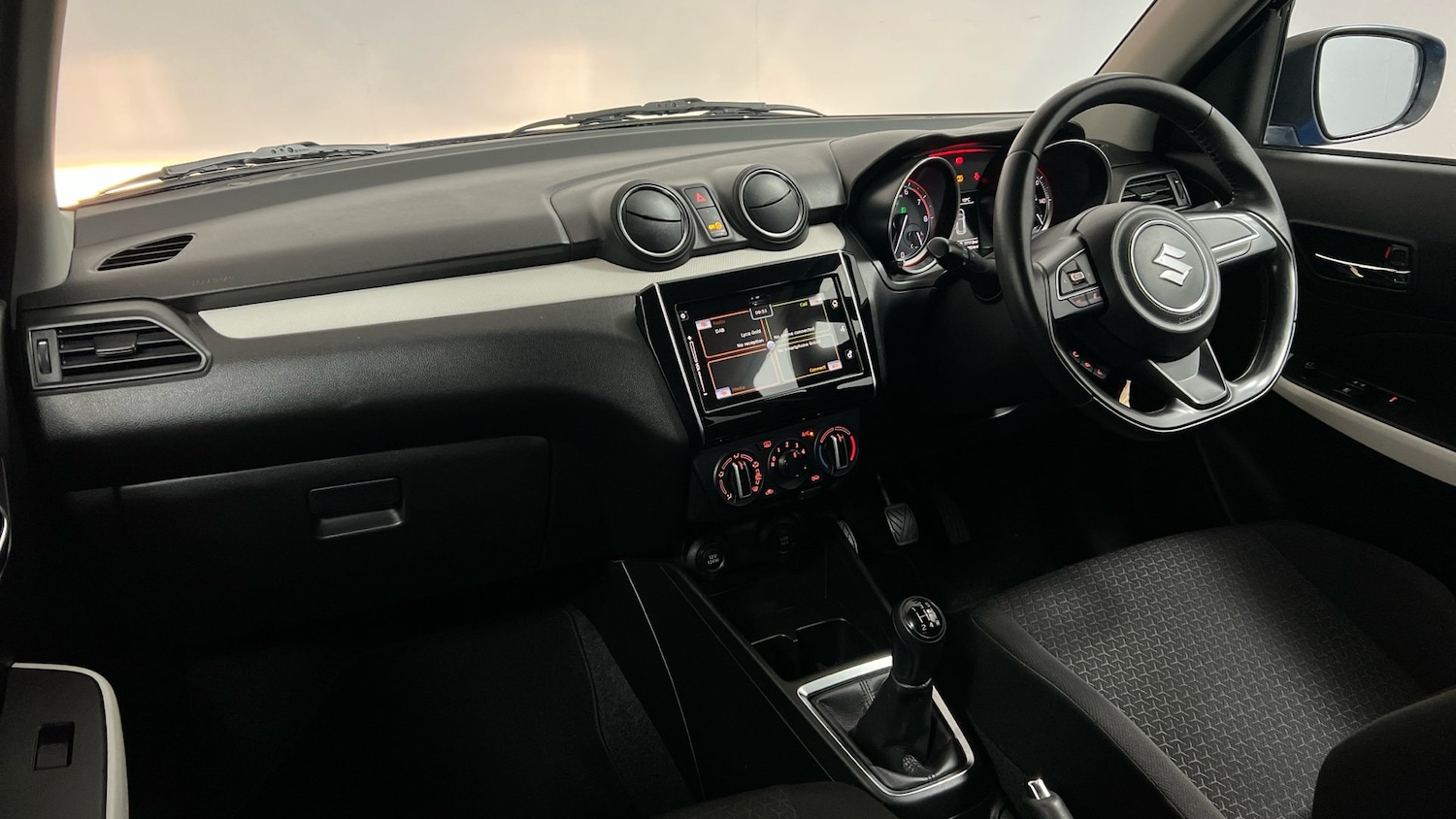 Used Suzuki Swift 2020 for sale - 76751960: Photo 2