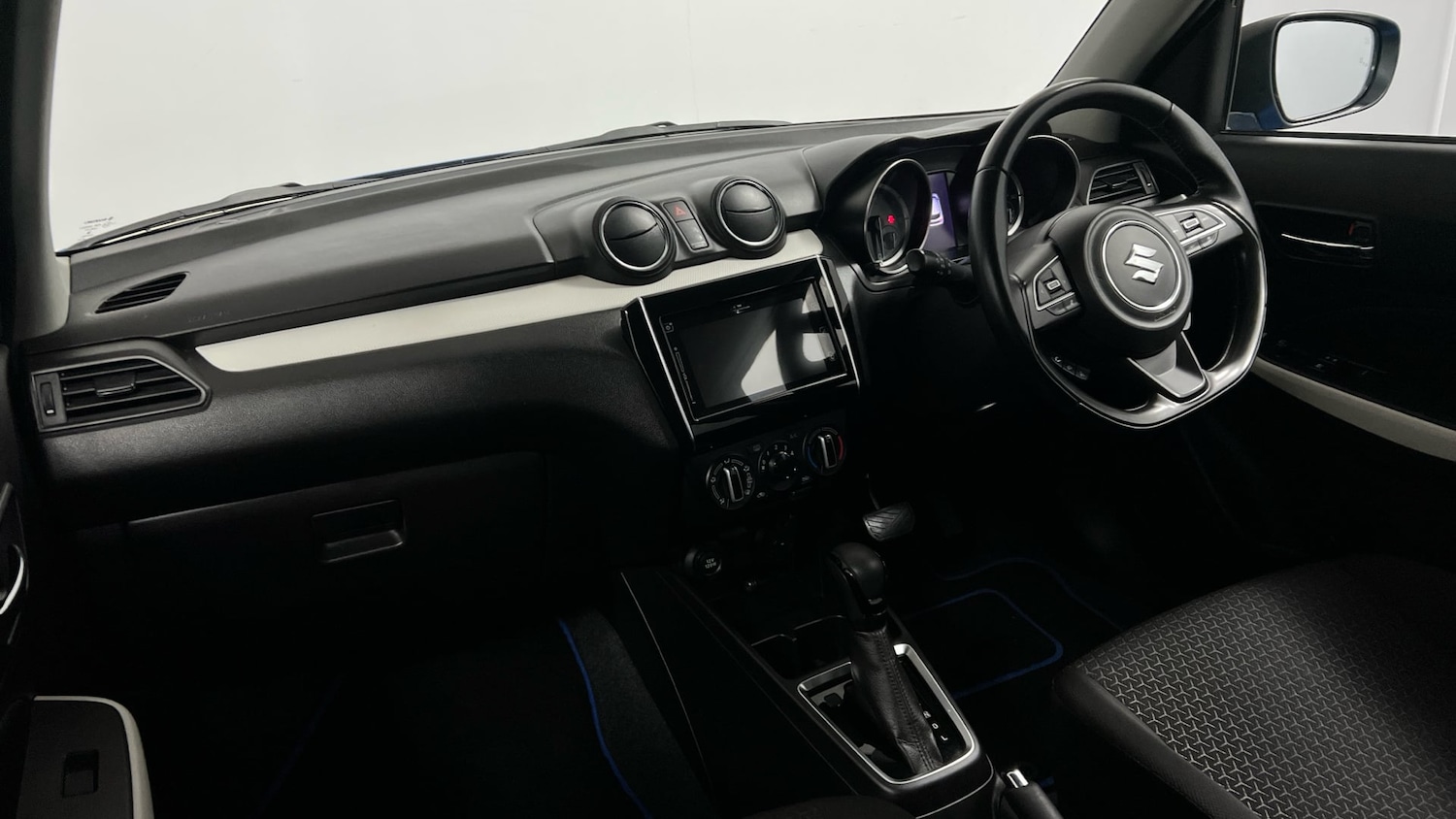 Used Suzuki Swift 2021 for sale - 77881291: Photo 2