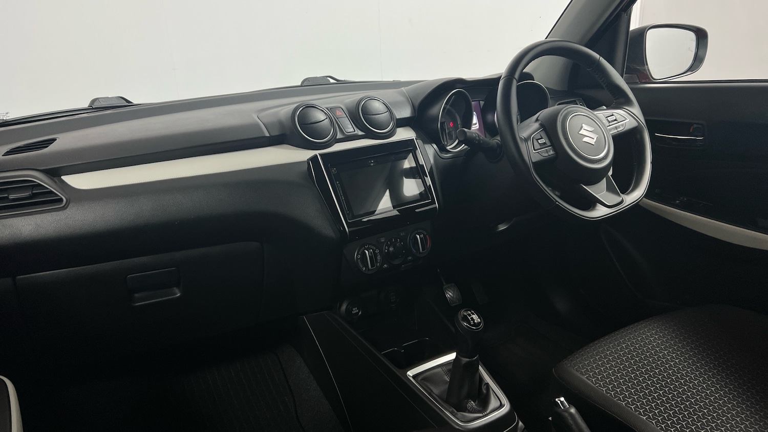 Used Suzuki Swift 2022 for sale - 76675139: Photo 2