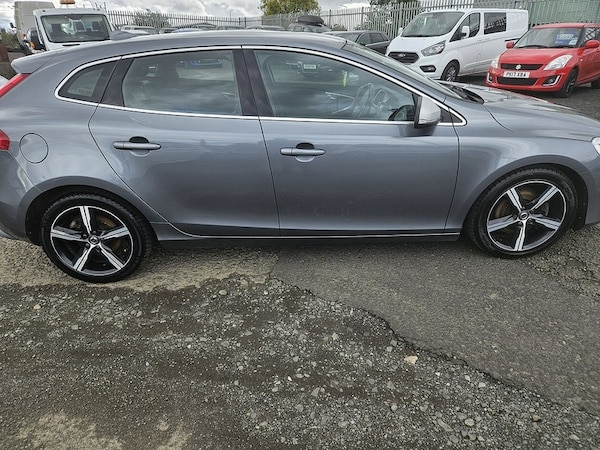 Used Volvo V40 2017 for sale - 76216510: Photo 4