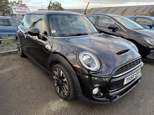 Used MINI Hatch 2019 for sale - 76216523: Photo 1