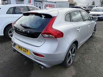 Used Volvo V40 2018 for sale - 76216521: Photo 2