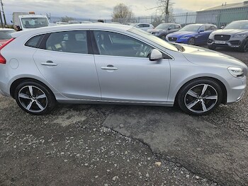 Used Volvo V40 2018 for sale - 77034323: Photo