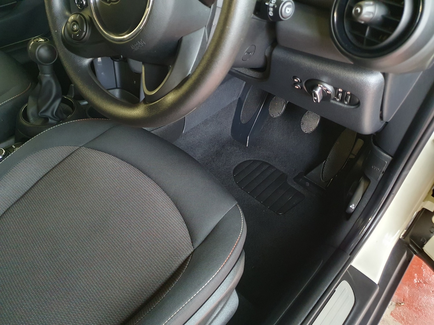 Used MINI Hatch 2018 for sale - 76785294: Photo 28