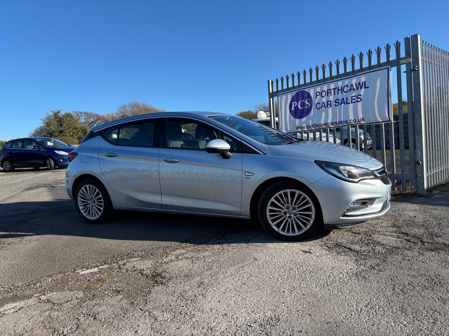 Used Vauxhall Astra 2017 for sale - 76618883: Photo 2
