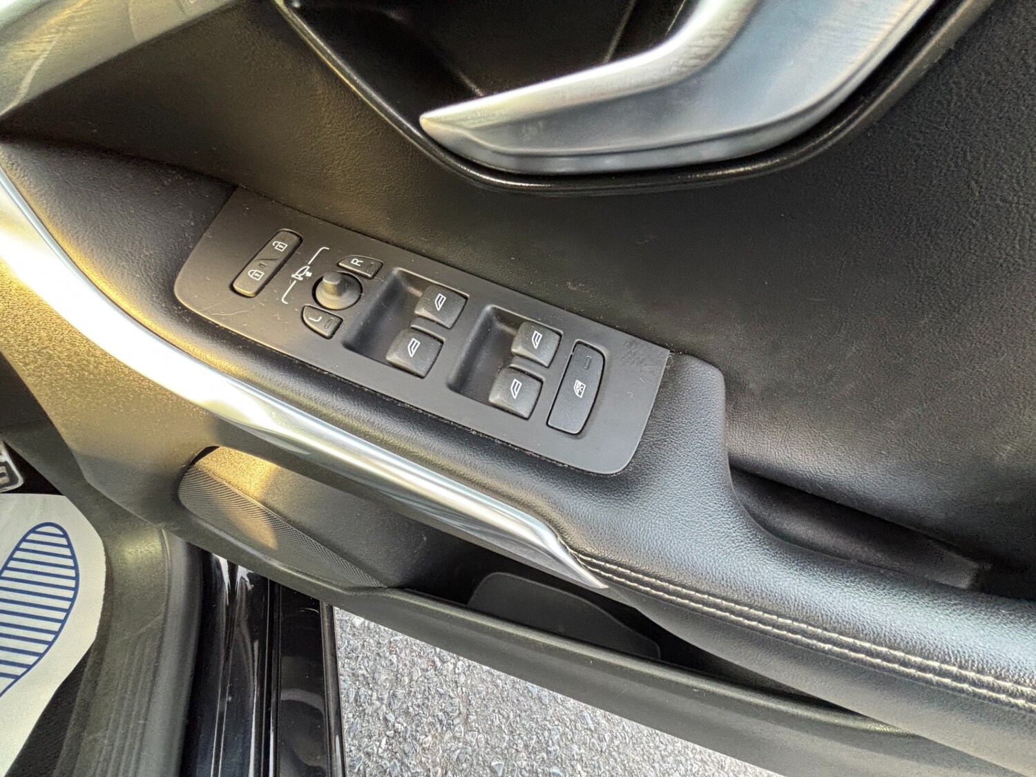 Used Volvo V40 2015 for sale - 76252685: Photo 17