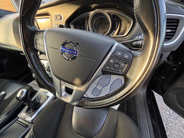 Used Volvo V40 2015 for sale - 76252685: Photo 19