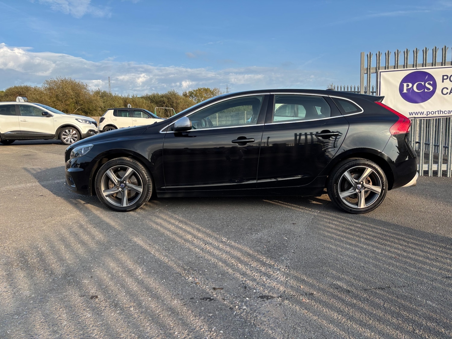 Used Volvo V40 2015 for sale - 76252685: Photo 2