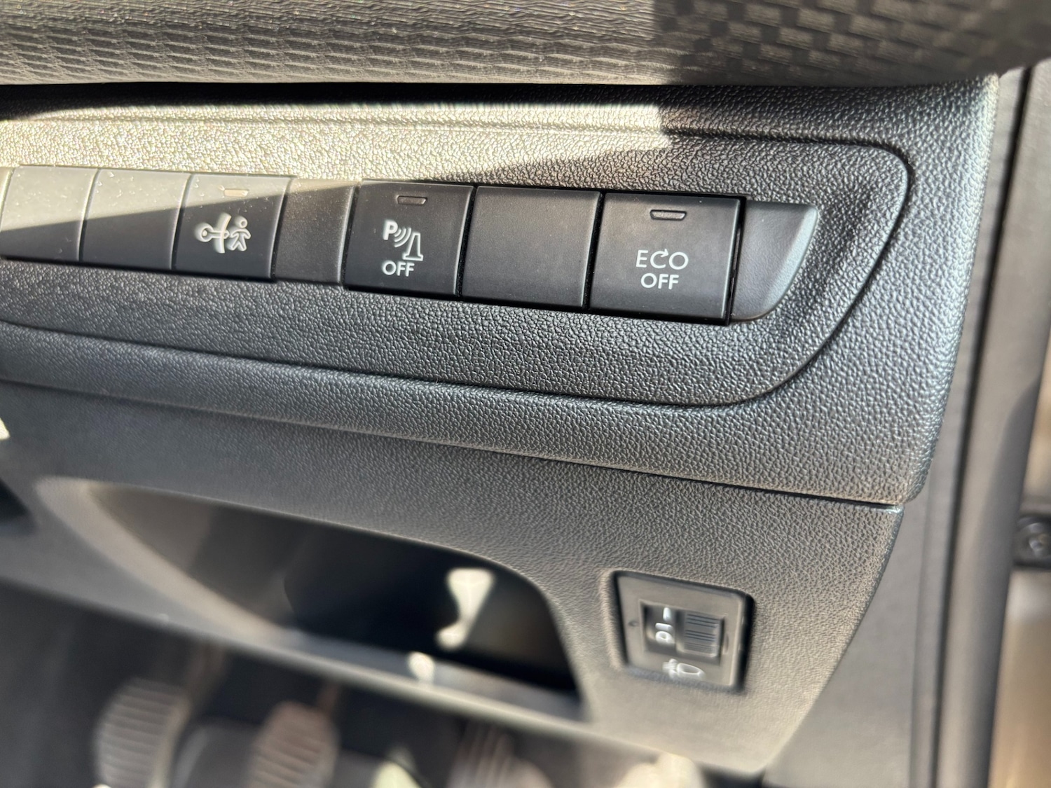 Used Peugeot 2008 2015 for sale - 76252602: Photo 18