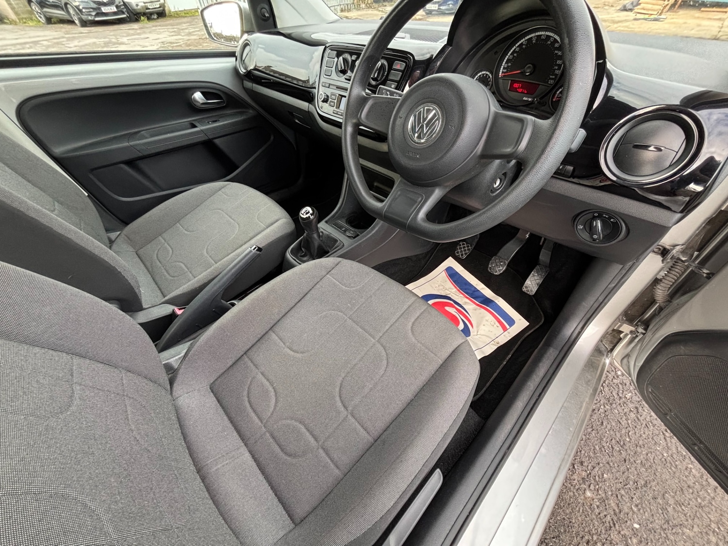 Used Volkswagen up! 2015 for sale - 76352678: Photo 14