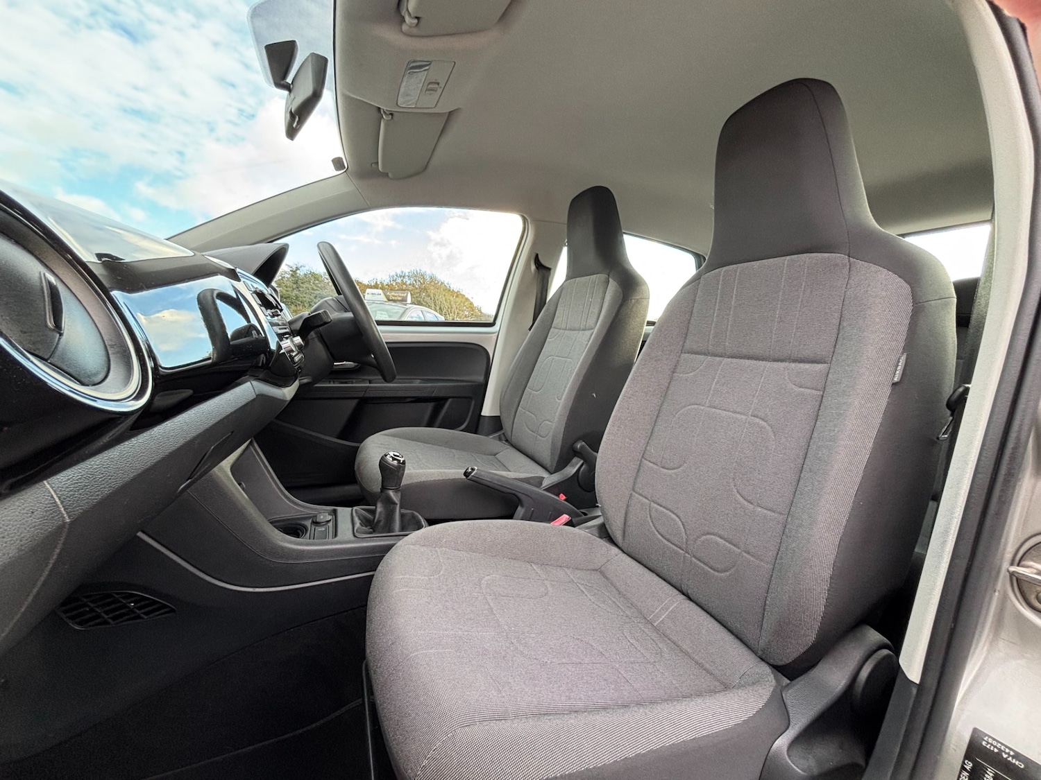 Used Volkswagen up! 2015 for sale - 76352678: Photo 9