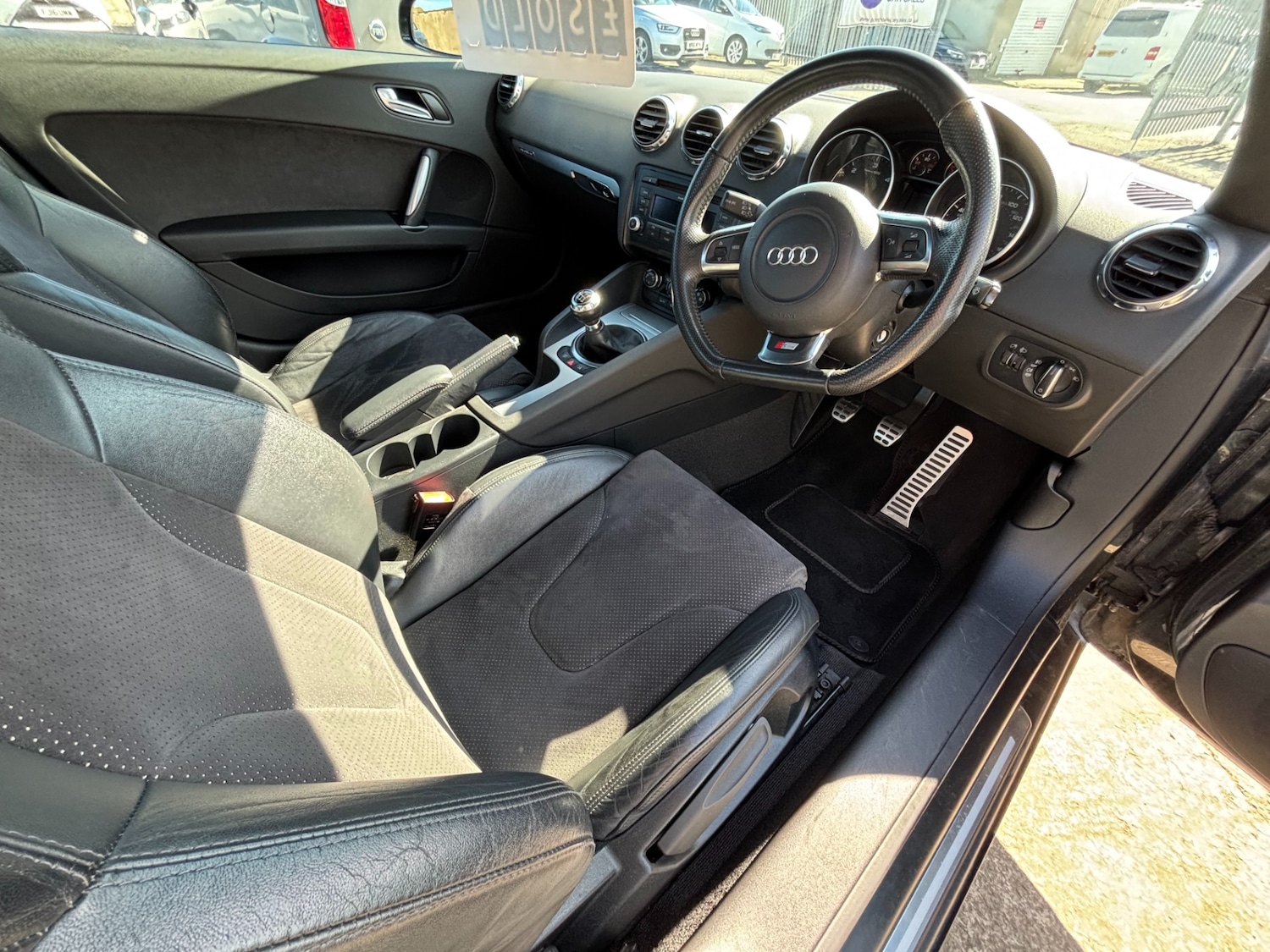 Used Audi TT 2010 for sale - 77934525: Photo 4