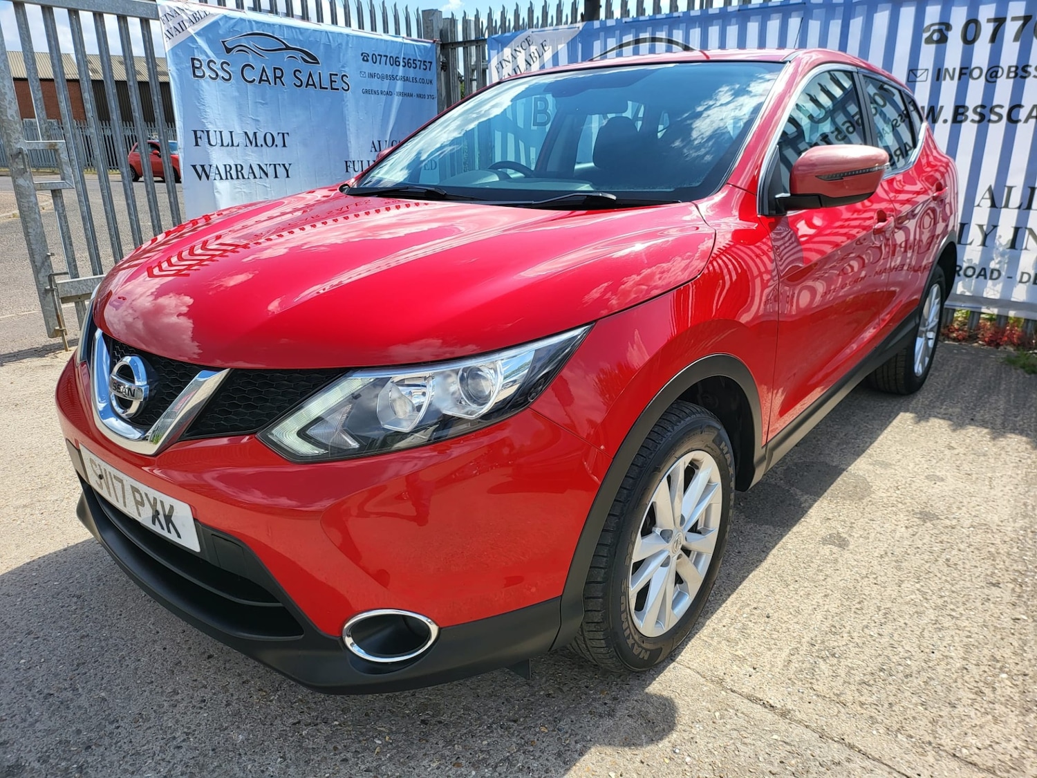 Used Nissan Qashqai 2017 for sale - 76532295: Photo 2