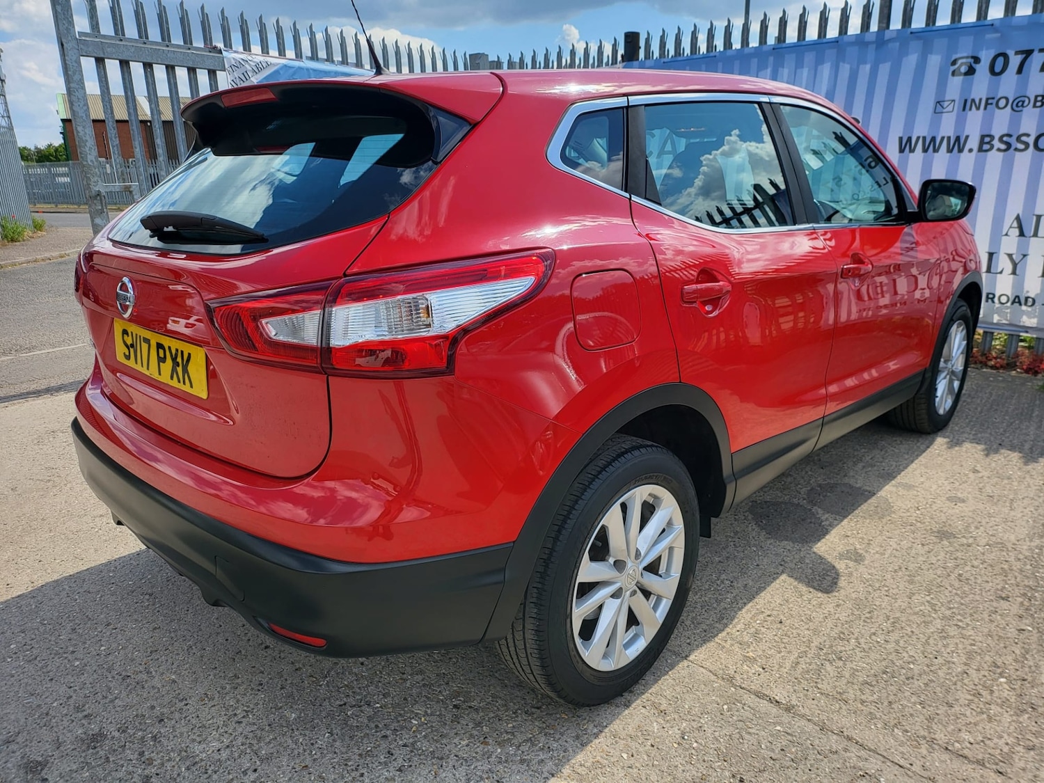 Used Nissan Qashqai 2017 for sale - 76532295: Photo 24